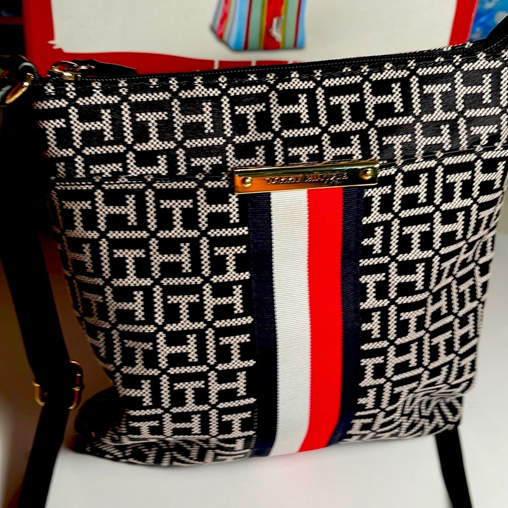 Like new Tommy Hilfiger shoulder bag